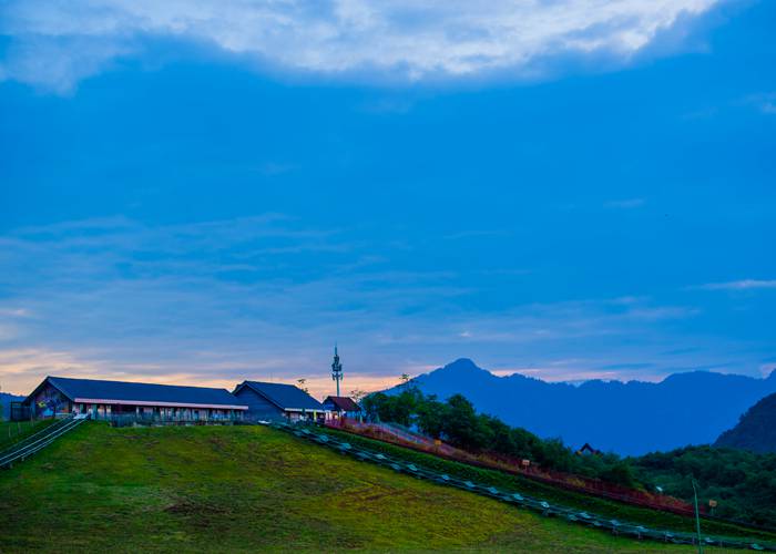 成都租辆商务车，四个电话让你玩转川西！-第1张图片-成都租车公司